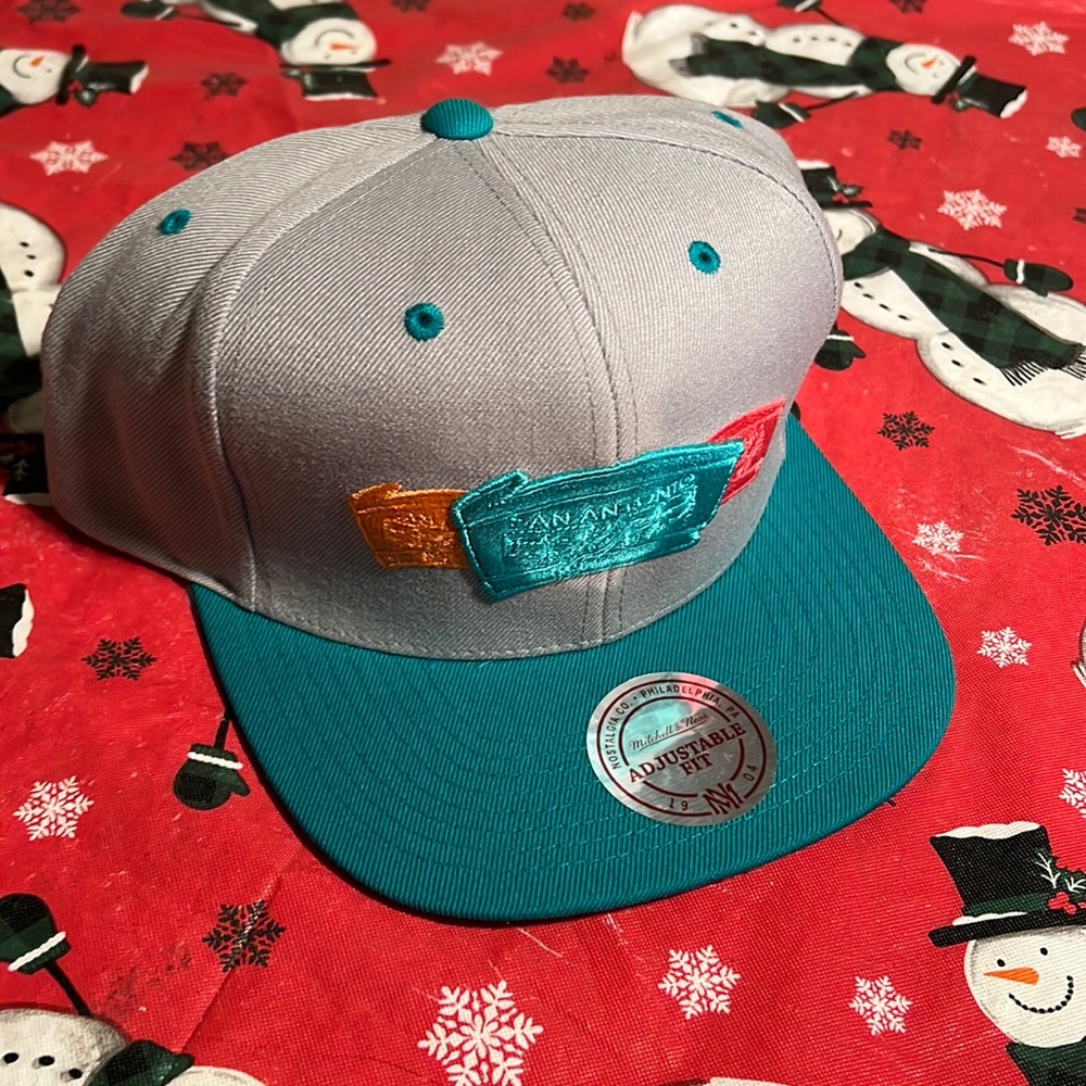 San Antonio SnapBack great condition … nice color way
